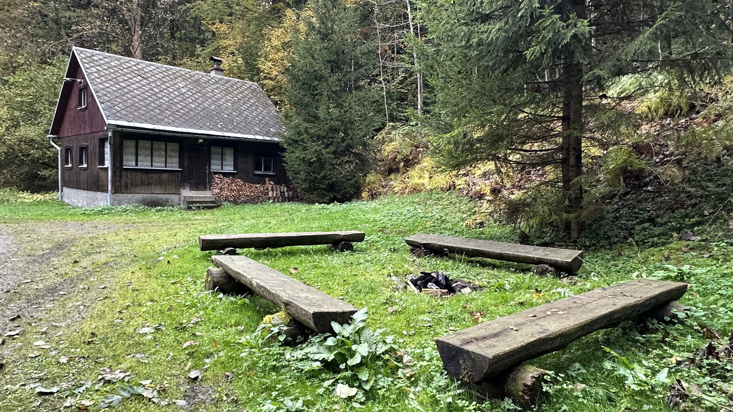 chata-pastviny-myslivecka Myslivecká chata u přehrady Pastviny